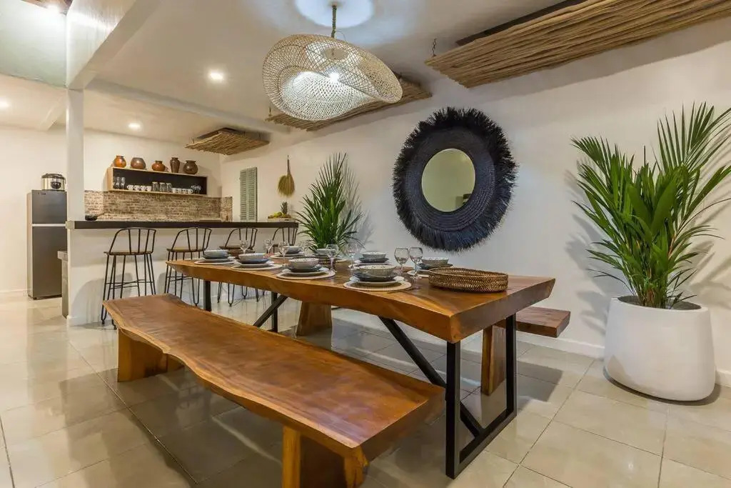 Oberoi new 4 bedr villa 5min walk from eat street&Beach