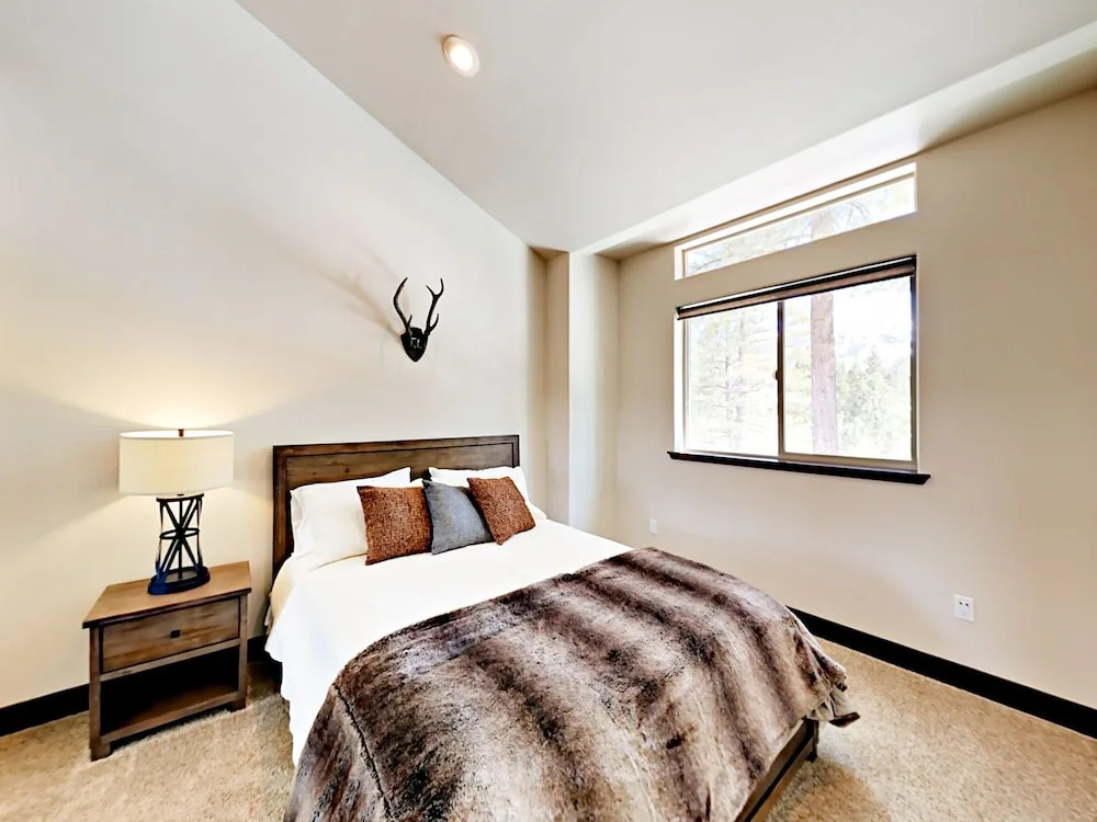 1630 Oflyng Drive Home 3 Bedrooms 2 Bathrooms Home