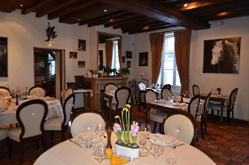 Logis Hôtel Auberge du Cheval Blanc