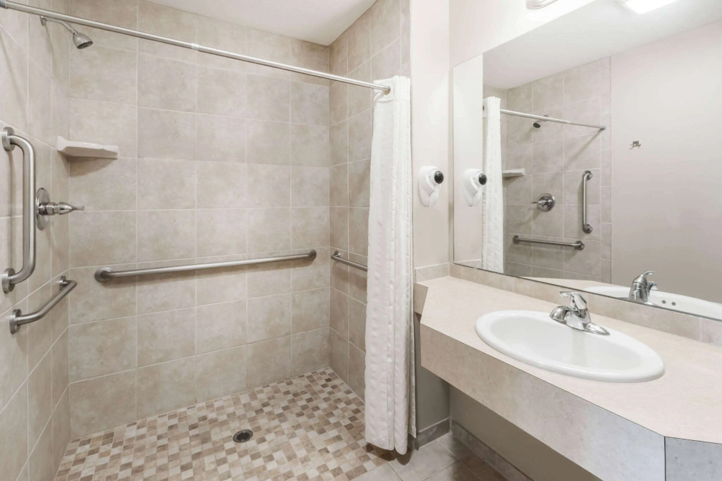 Howard Johnson by Wyndham Traverse City