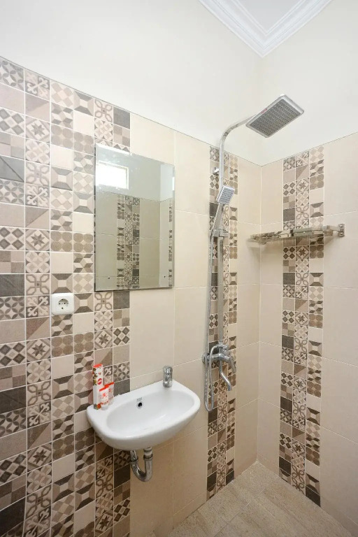 Royal Gejayan Homestay By OYO Rooms