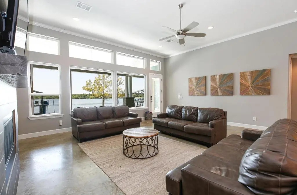 Luxury Lake LBJ House with Heated Swimming Pool and Spill Over Hot Tub and 2 Boat Slips