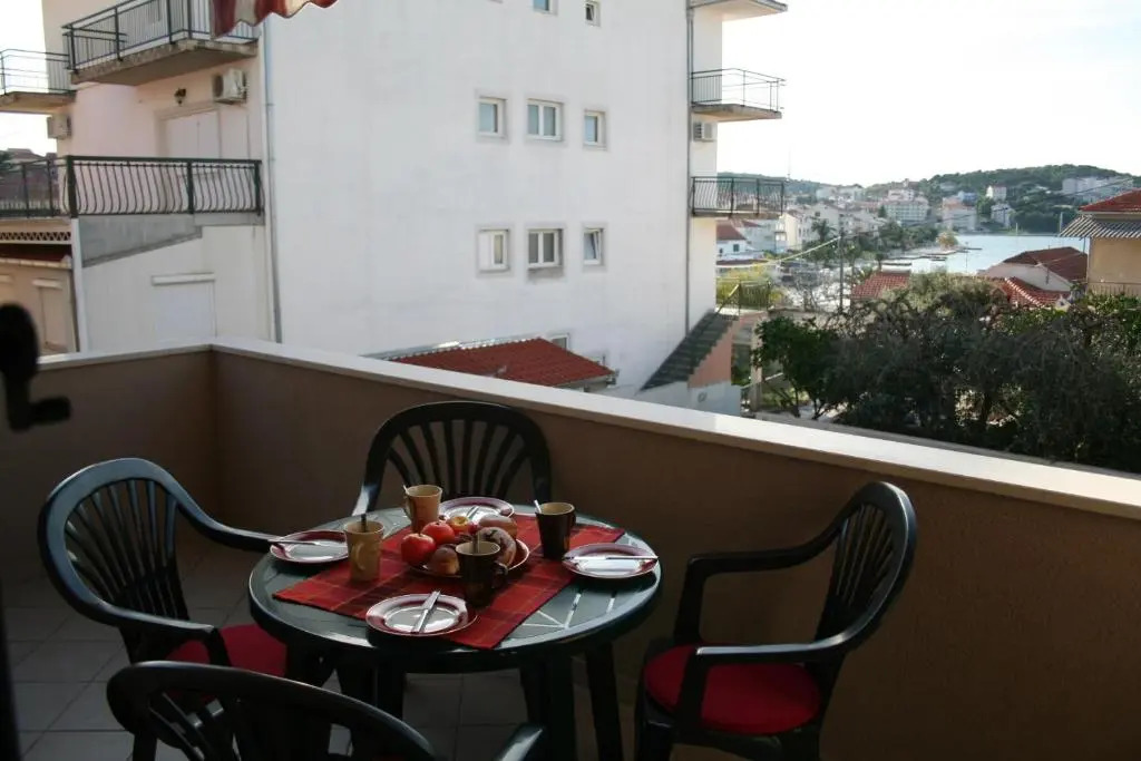 Apt Central - 40m from the beach