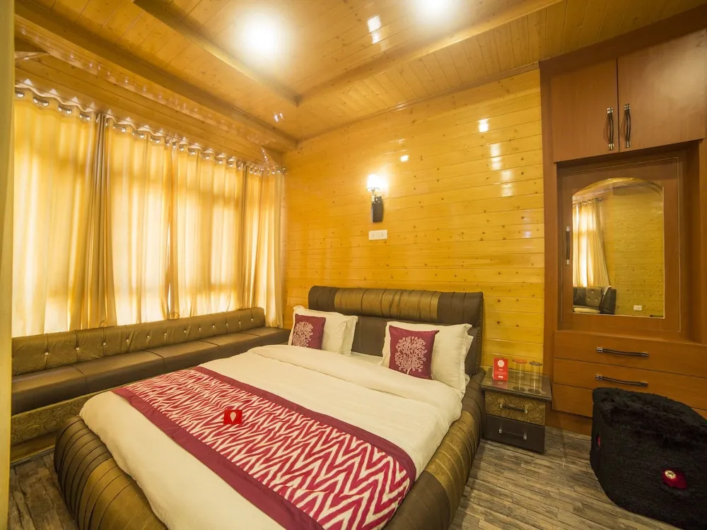 OYO 5582 Master Residency