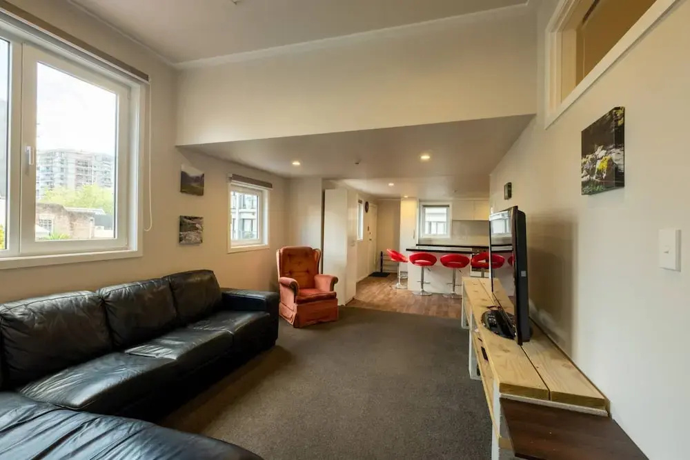 Cool 3 Bedroom Uptown Apartment Close to K Road