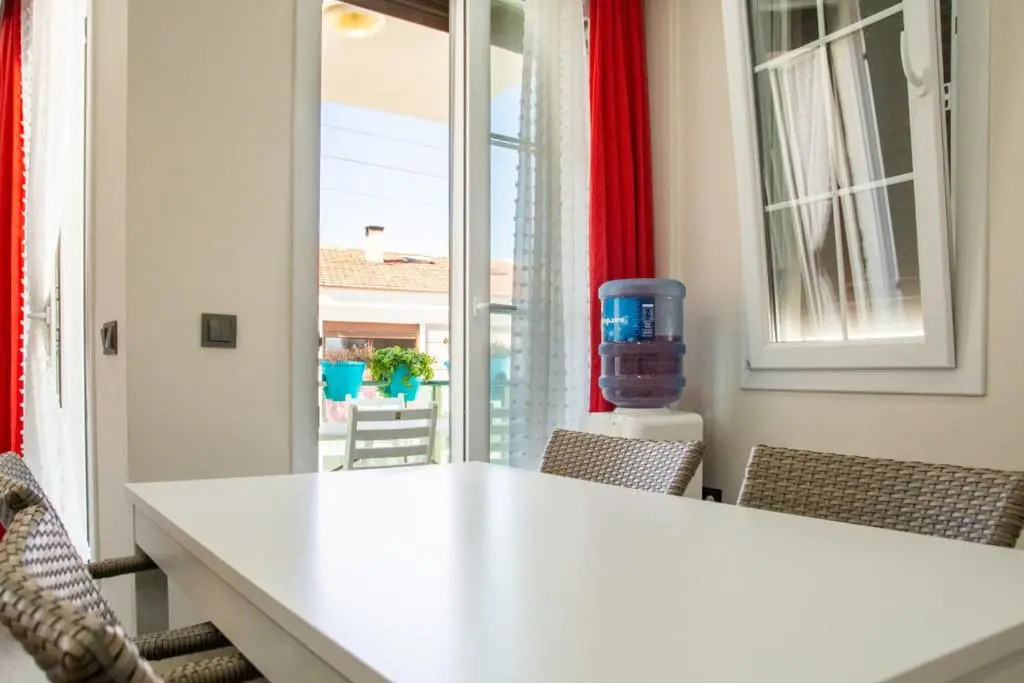 Vibrant and Central Flat Near Sea in Cesme