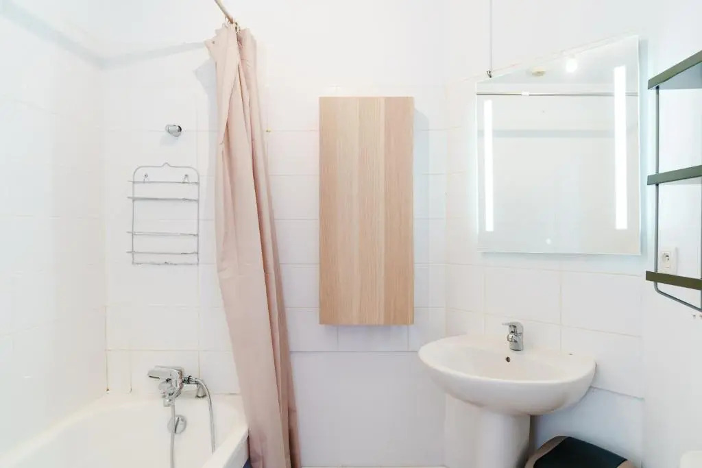 FR25 GRUISSAN Plage des Chalets studio mezzanine Vue mer