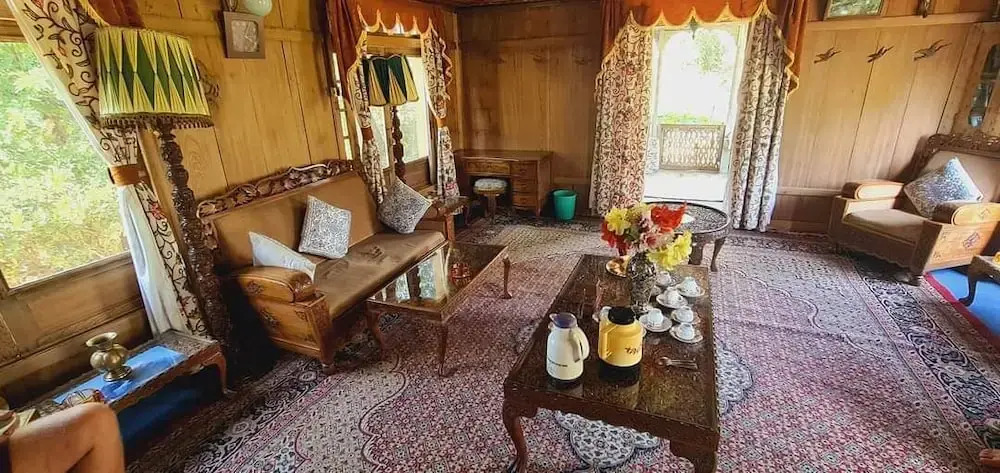 Queens Lake House