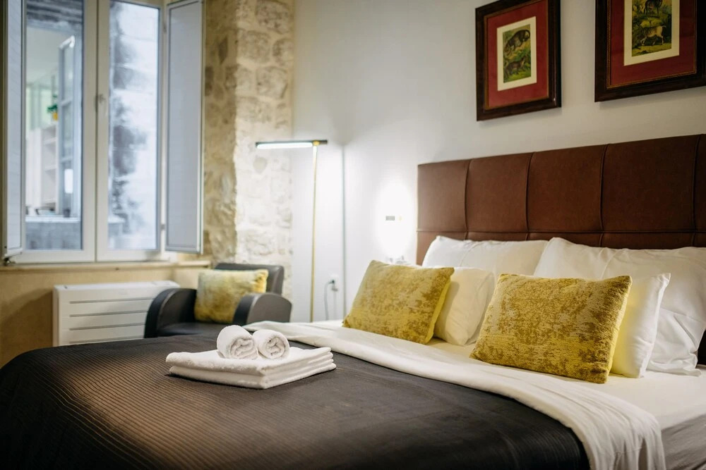 CENTRAL W ROOMS by DuHomes