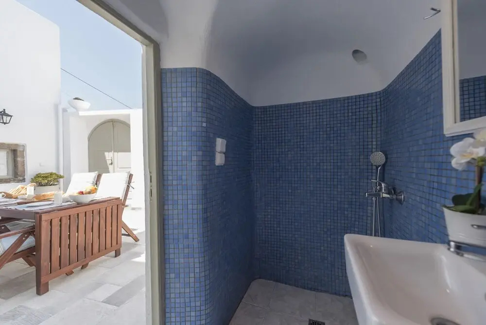 Santorini 180 Degrees