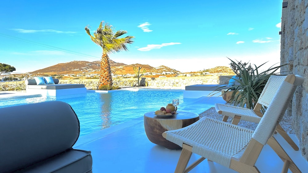 Myconian Theros Luxury Suites