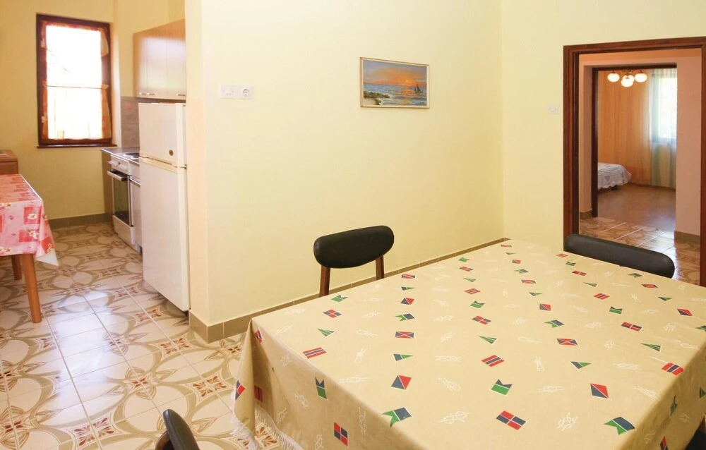 Nice Apartment in Stinjan With 2 Bedrooms and Wifi