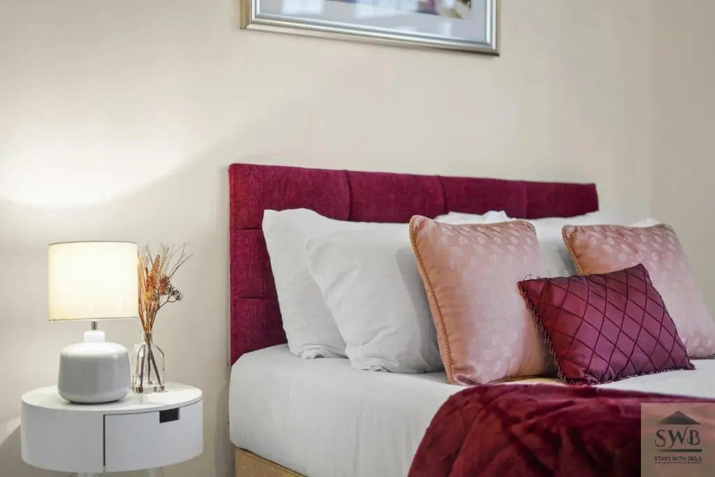 Stays with Bels Short Lets Serviced Accommodation Nottingham contractors & Leisure up to 7 guests