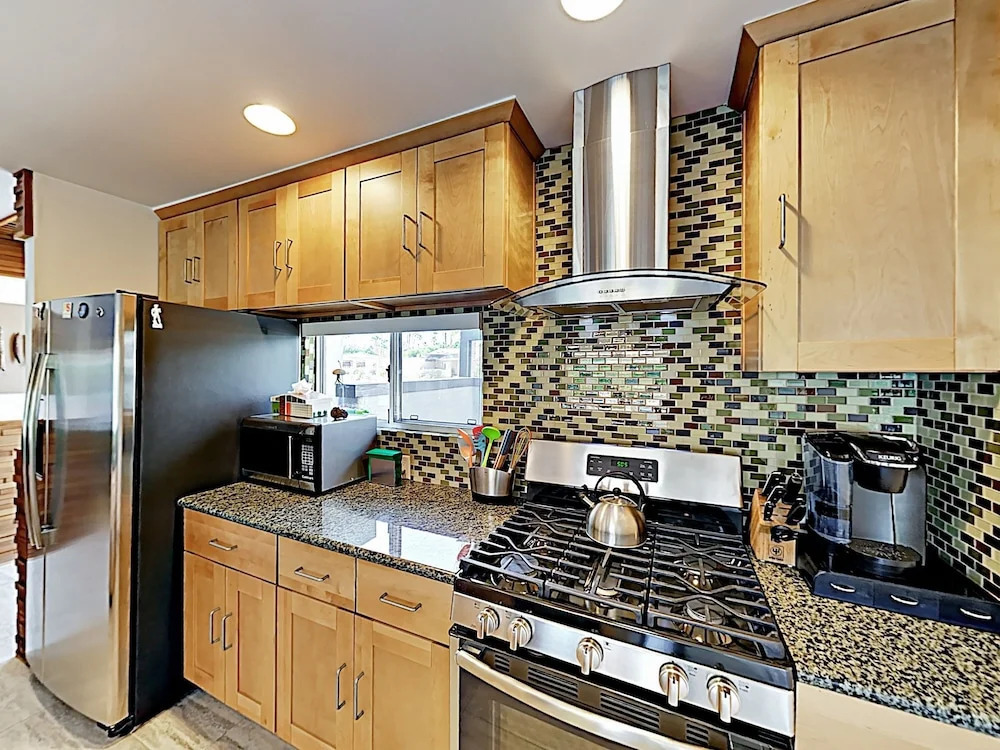 New Listing! Chic Desert Oasis W/ Private Pool 4 Bedroom Home