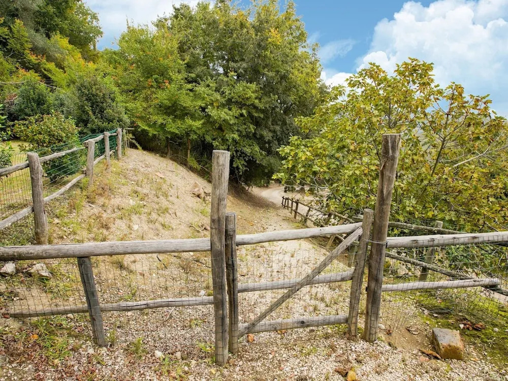 Villa in Sermugnano With Pool & Garden