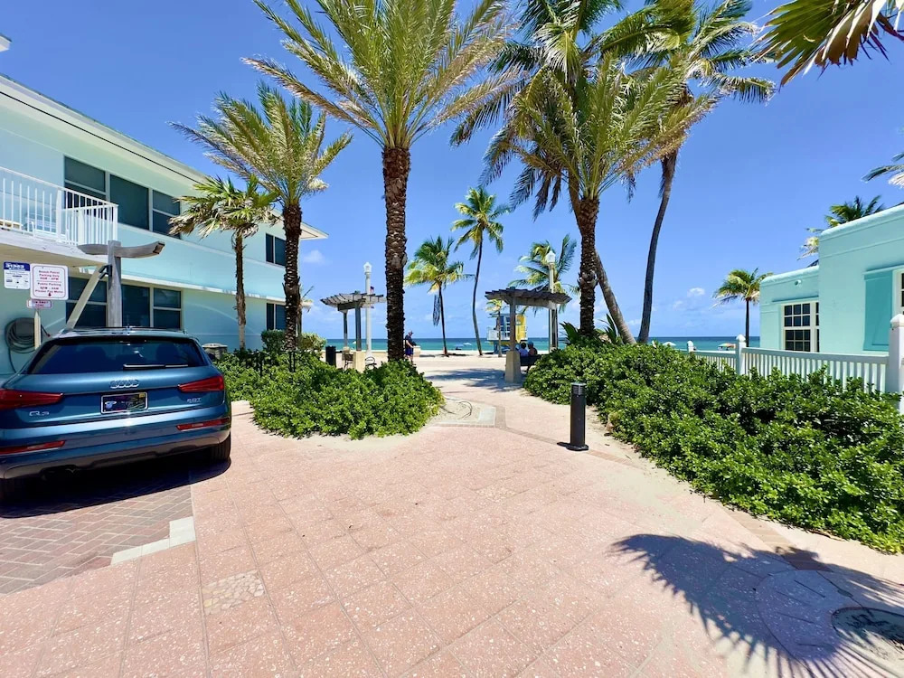 Beach Lover s Studio Apartment in Hollywood FL