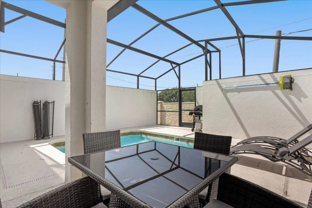 5 Bedrooms 4 Bathrooms Storey Lake 3133 Pp