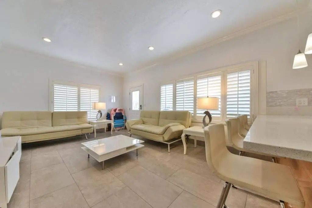 1000#1 Contemporary Home w/ Parking, Grill, & AC!