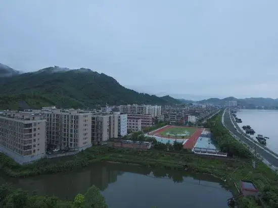Zhenyangxia Scenic Area Theme Inn