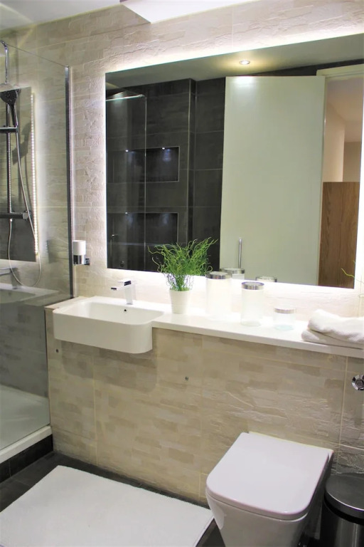 One Bed Penthouse Apartment in City Road