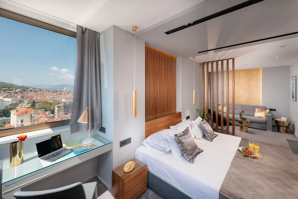 Royal Suites-Sky