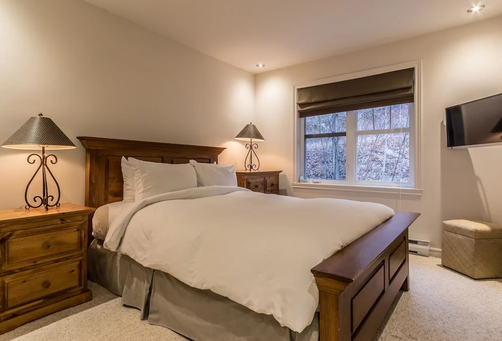 Cozy Lodge in the Mont Tremblant Ski Village