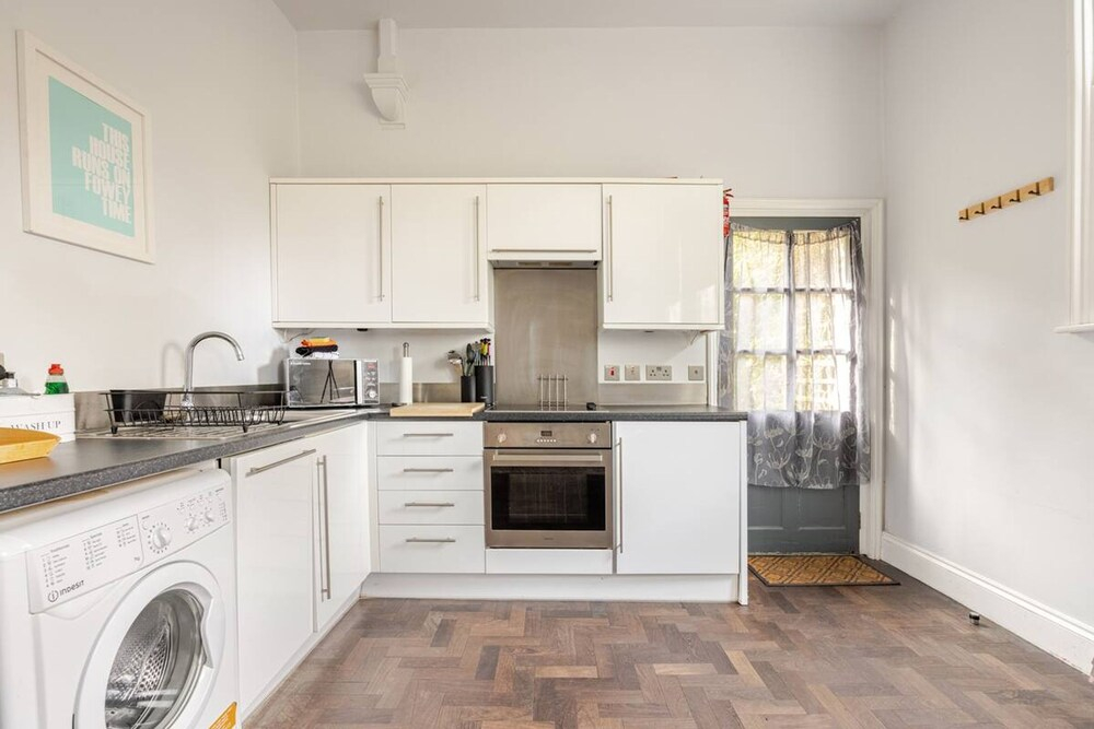 Converted Flat in Amazing Converted Schoolhouse Near Fowey Harbour