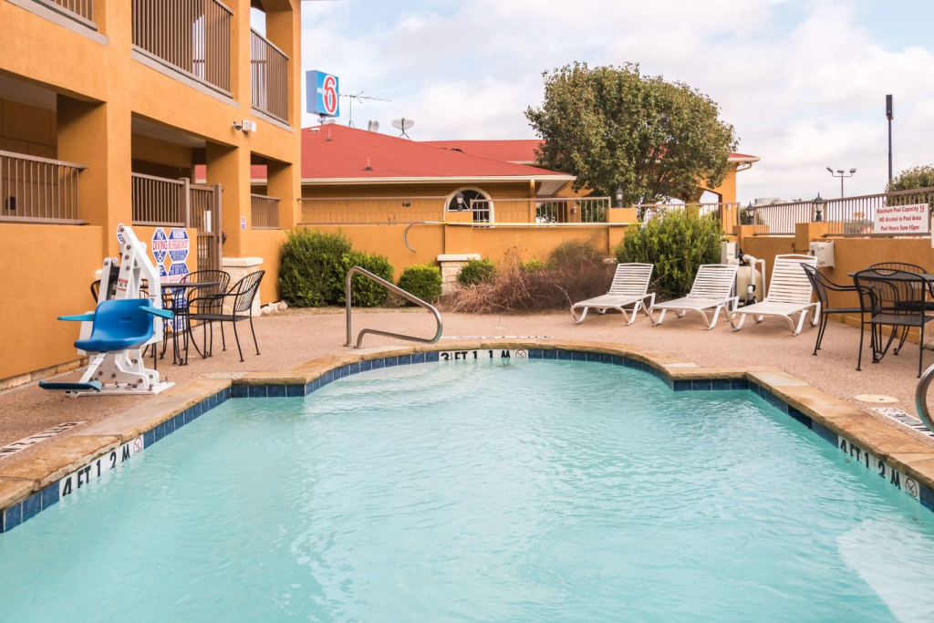 Motel 6 Alvarado TX