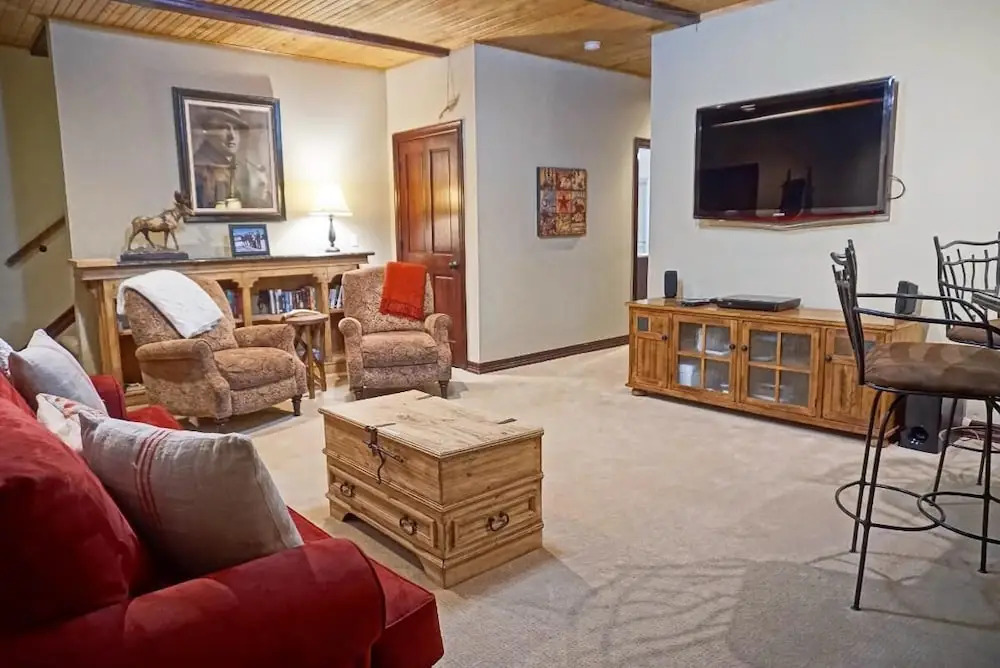 2095 Vermont Rd W - 5 Br Home
