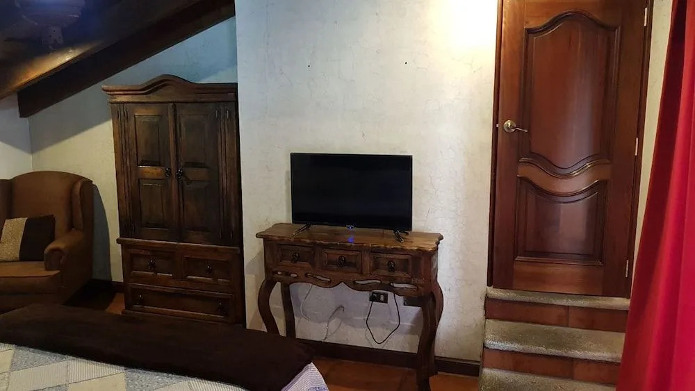 La Casa De La Alameda