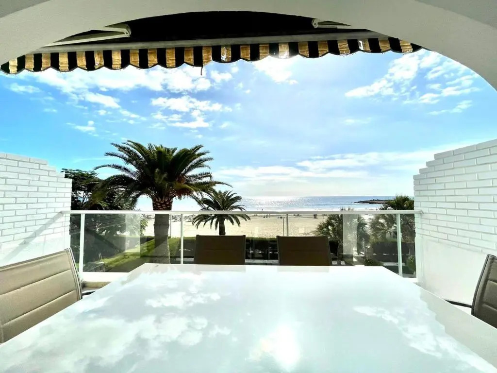 Apartamento 3A con FreeWifi y estupenda vista a Mar en Playa Las Burras