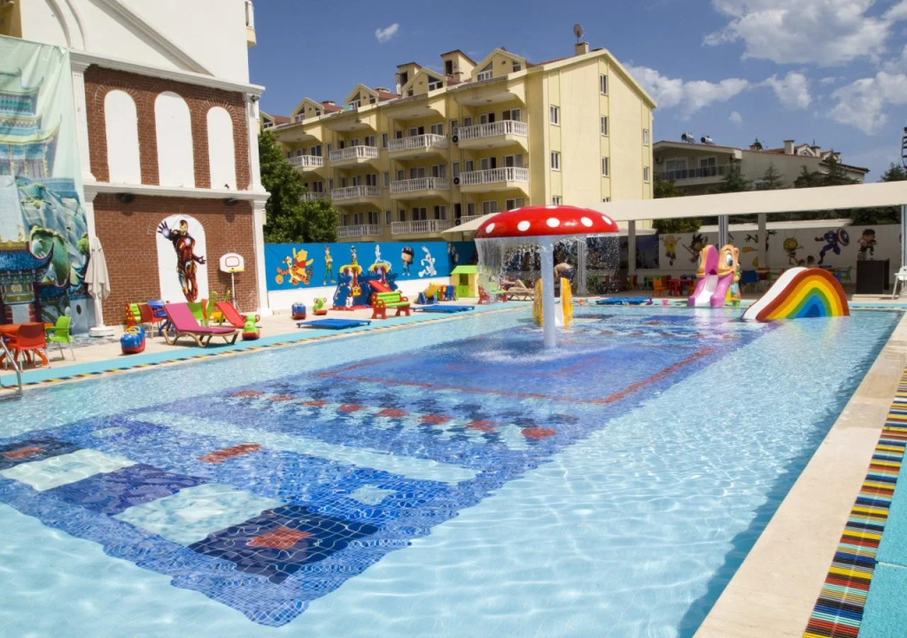 Comet De Luxe Hotel