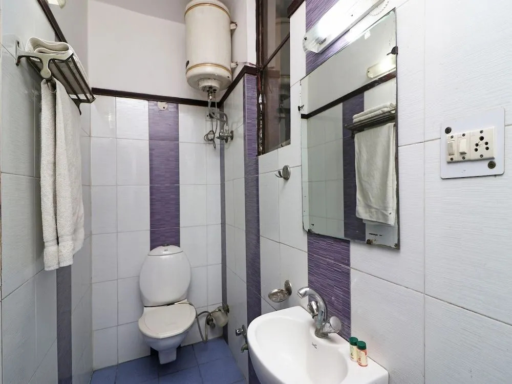 OYO 24788 Hotel Samrat