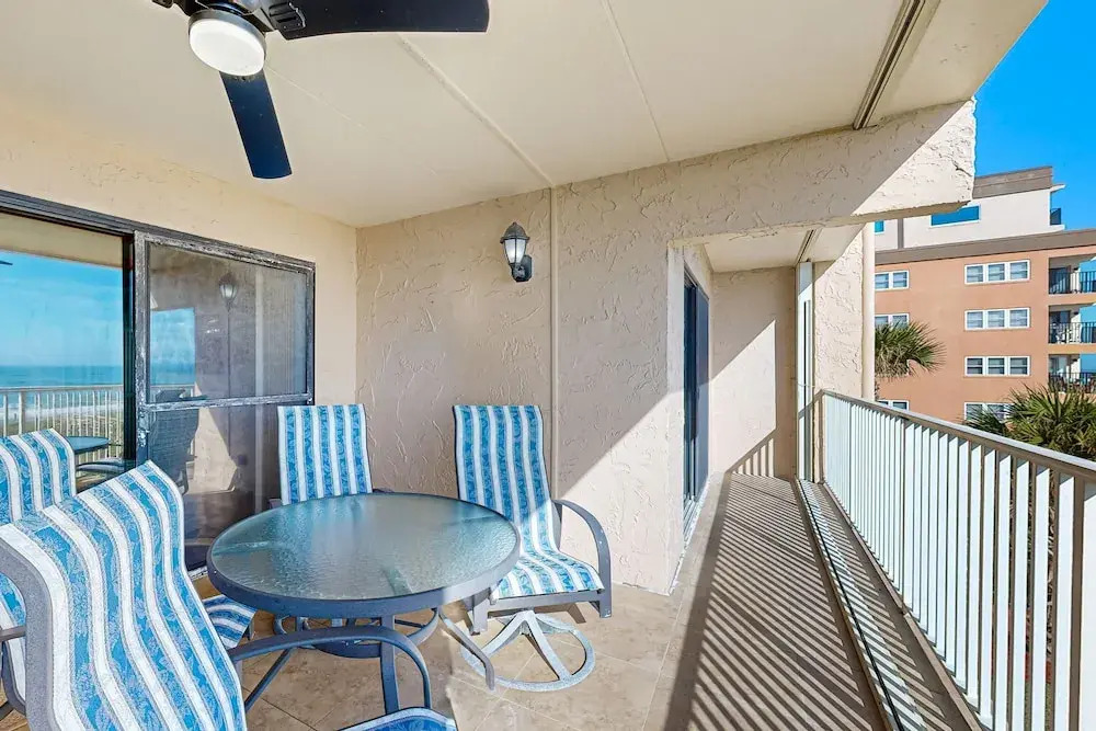 Oceanfront Condo With Private Balcony, Shared Pool and Beach Access