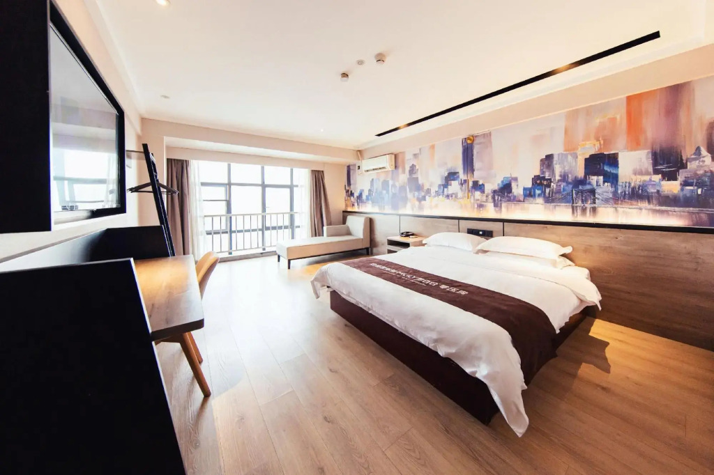 Huayi City Hotel (Wuhan Wujia Shandong Wudao Light Rail Station)