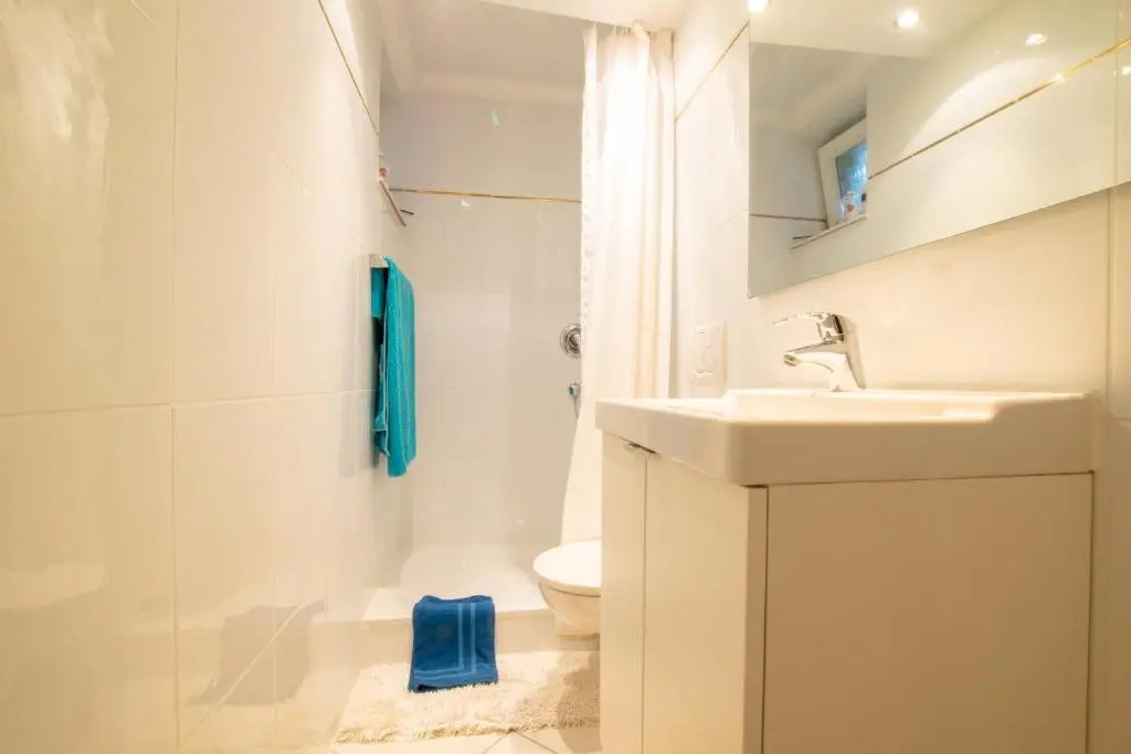 Tolstov Aparments - 1 und 2 Zimmer Wohnungen - 20 Min Messe DUS