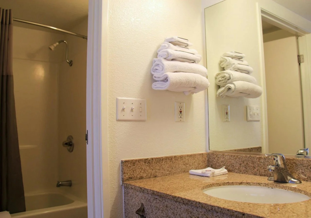 Motel 6-Enfield, CT - Hartford