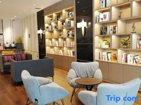 Echarm Plus Hotel (Nanning Railway Station Chaoyang Square)