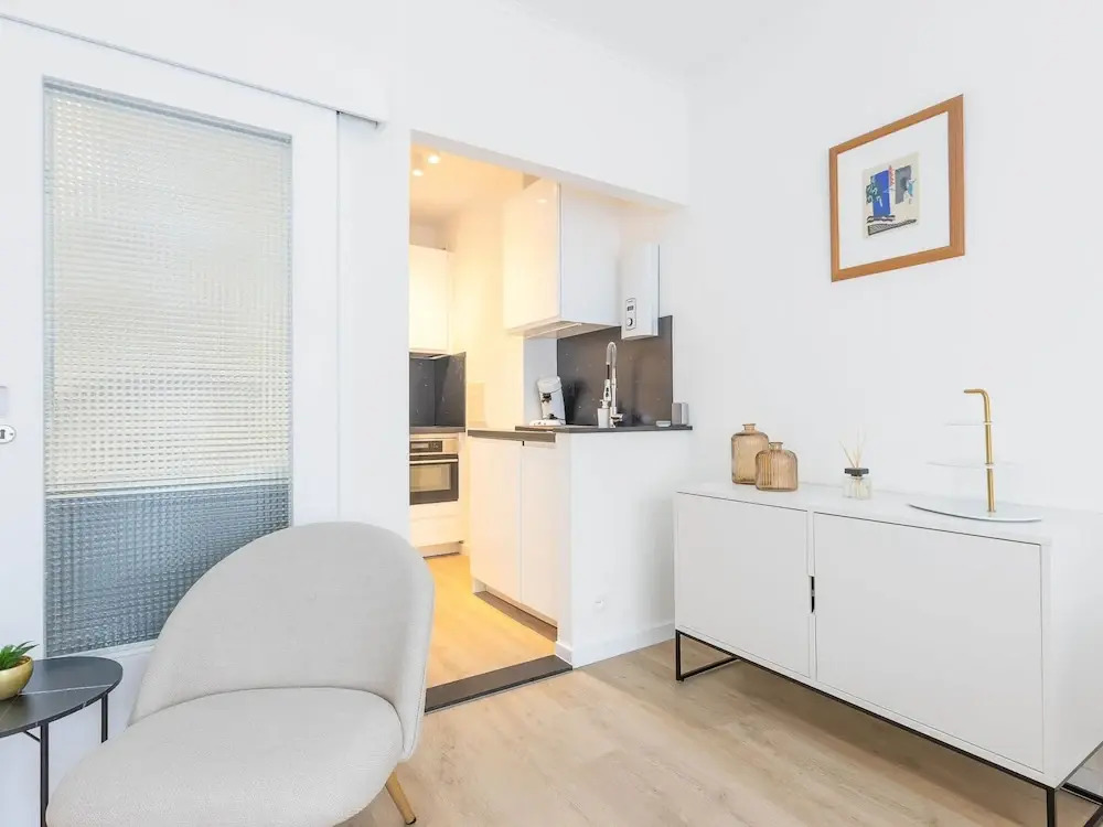 Spacious Studio Near Seafront