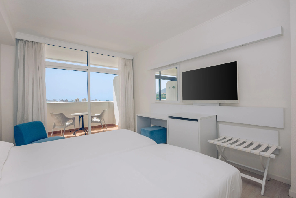 Iberostar Waves Bouganville Playa