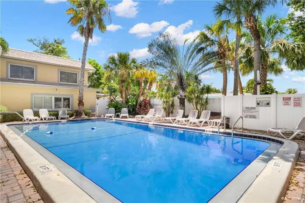 Waves 17, 1 Bedroom, Sleeps 4, Pool View, Heated Pool, Bbq, Wifi