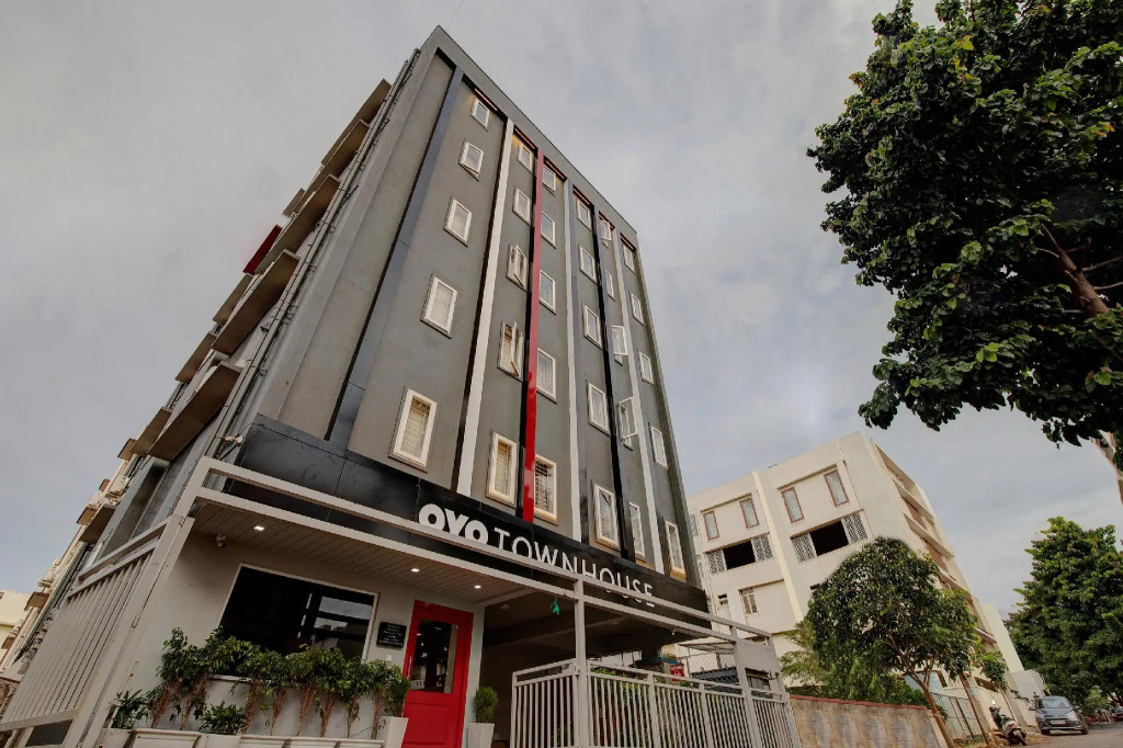 Super Townhouse Siri Residency