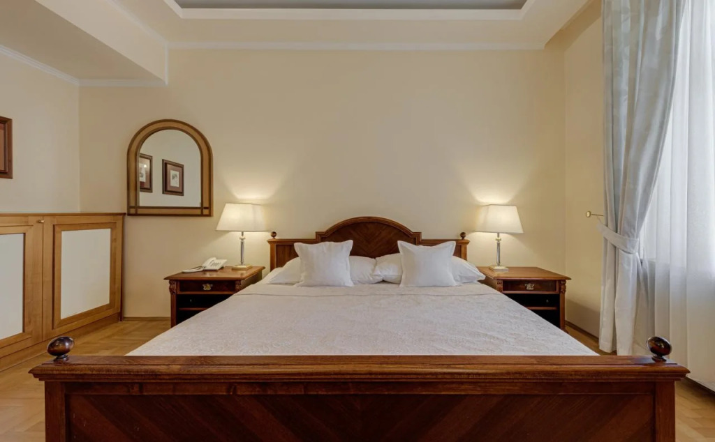 FLEUR DE LIS HOTEL