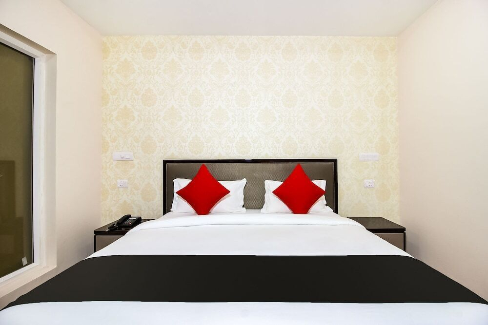 Hotel Naveen Continental @ 2Minutes Walk From Zero Road Bus Stand