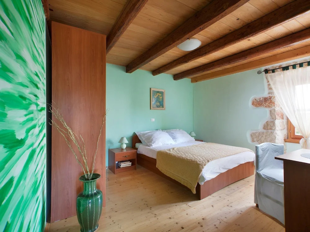 Beautiful villa for 10 persons in a quiet area with private pool, beach at 10 km