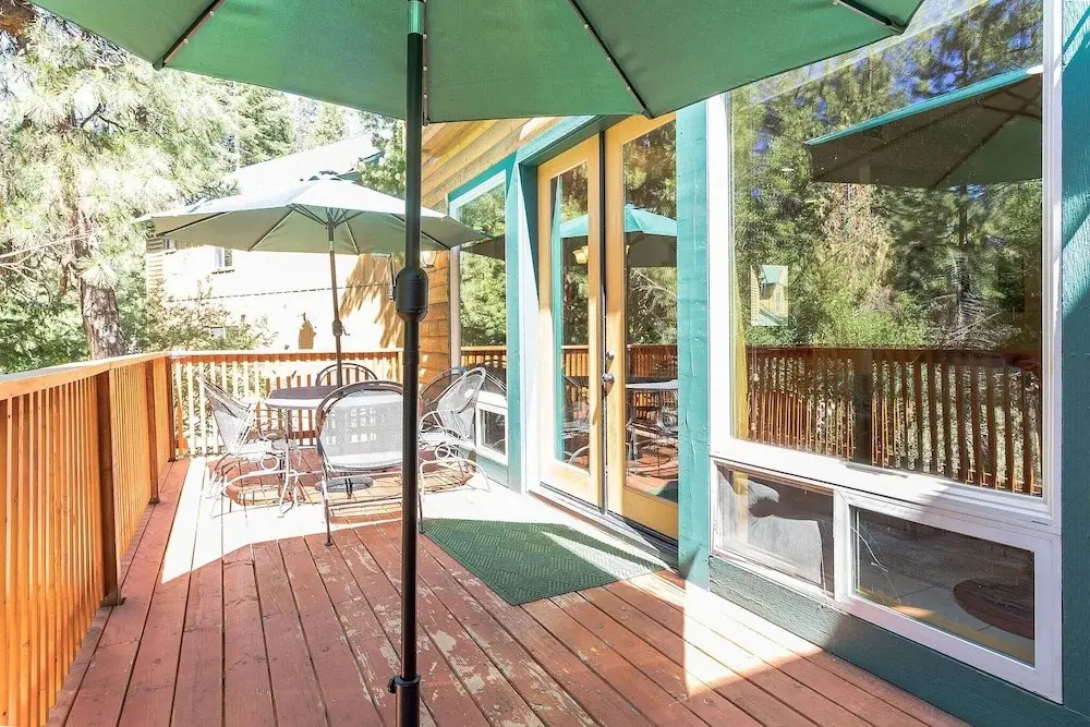 Dog Friendly Summer Vacation Hub Near Town 4 Bedroom Home by Redawning