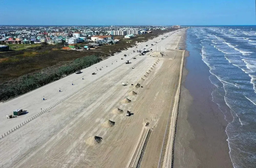 Walk to Beach Shared Pool Access, Golf Cart Zone Carpe Beach Bum by Avantstay