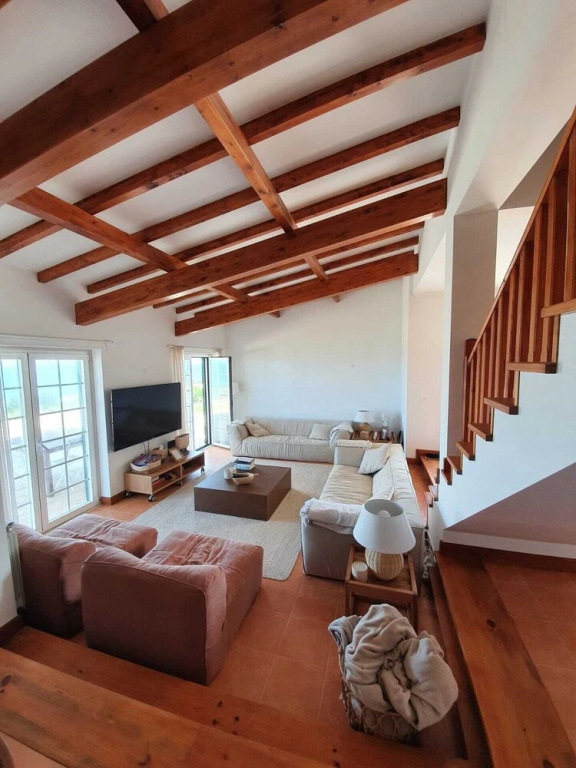 Lovely 4-bed Villa in Colares