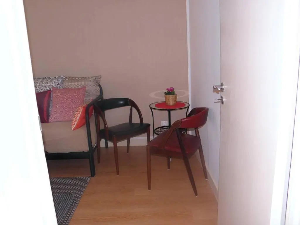 Sunny orange garden apartment in central Lisbon