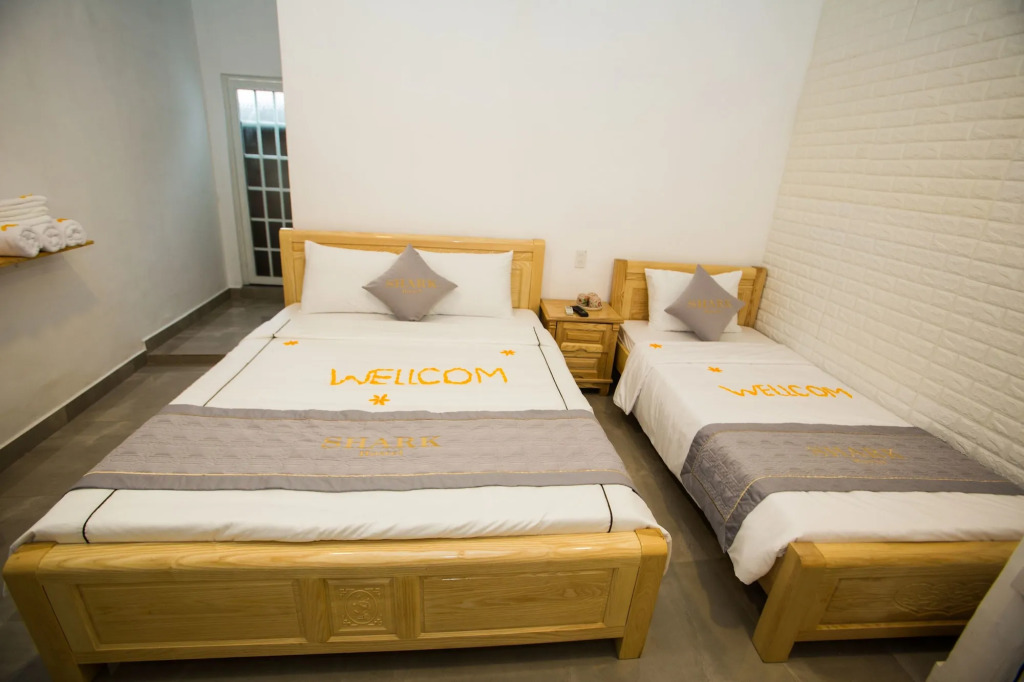 SHARK HOSTEL